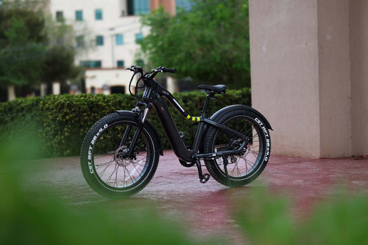 Side view of the all black 26 inch step over e-MTB for men with 1000W motor.